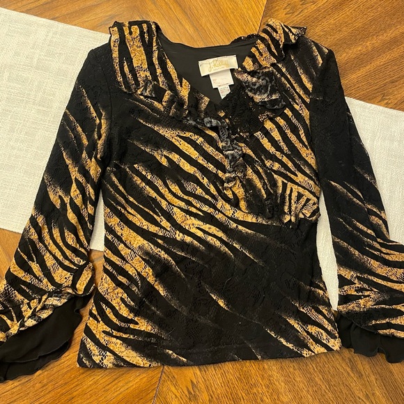 TIGER PRINT RUFFLED BATWING SLEEVES 
BY JOSEPH RIBKOFF 8 - Picture 2 of 4